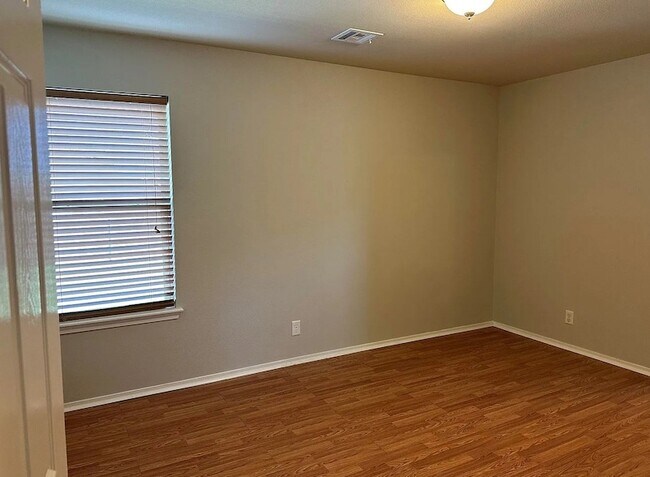 Foto del edificio - 14734 S Hickory St