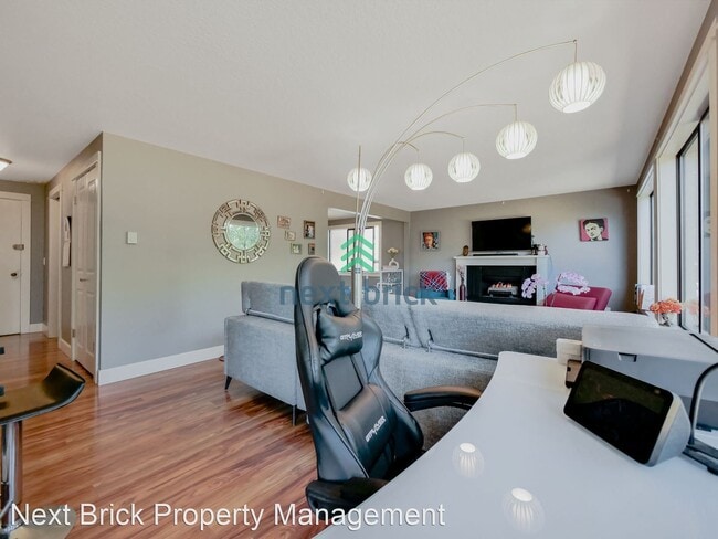 Building Photo - 2 br, 1.5 bath House - 610 Aloha St , Unit...