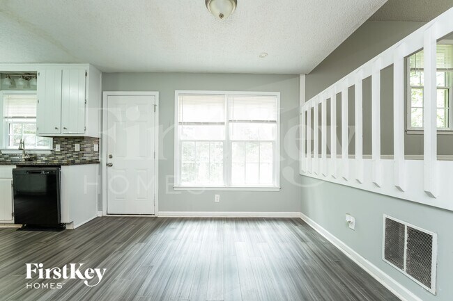 Building Photo - 5565 Westberry Ln