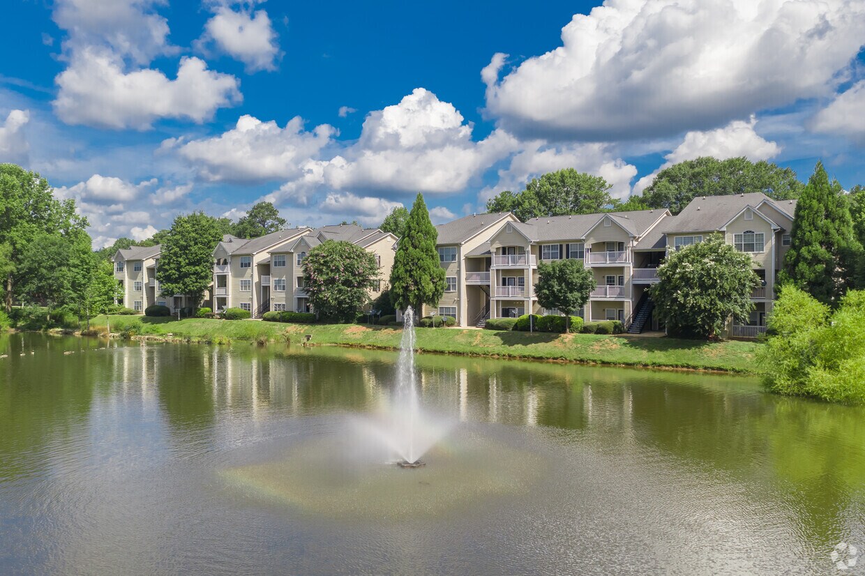 Walden Brook Apartments in Lithonia, GA