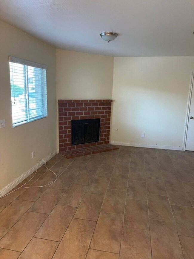 Building Photo - 1251 S Meadow Ln