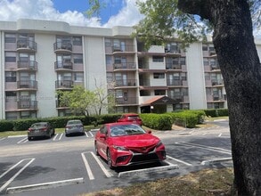 Building Photo - 2771 Riverside Dr