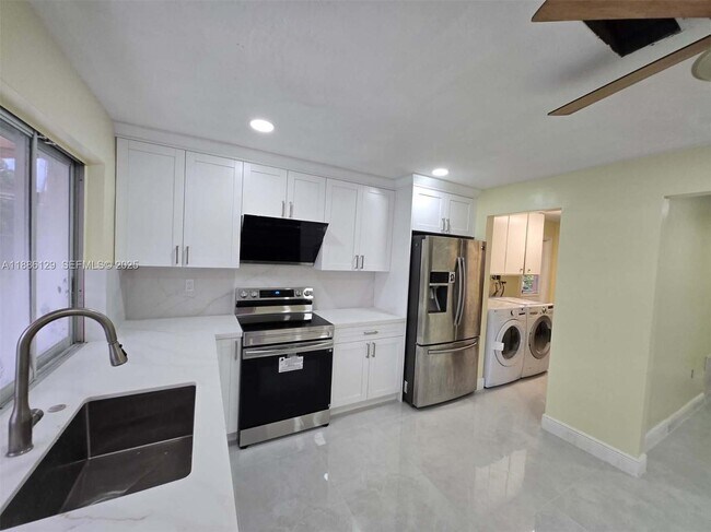 Foto del edificio - 2430 NW 83rd Way