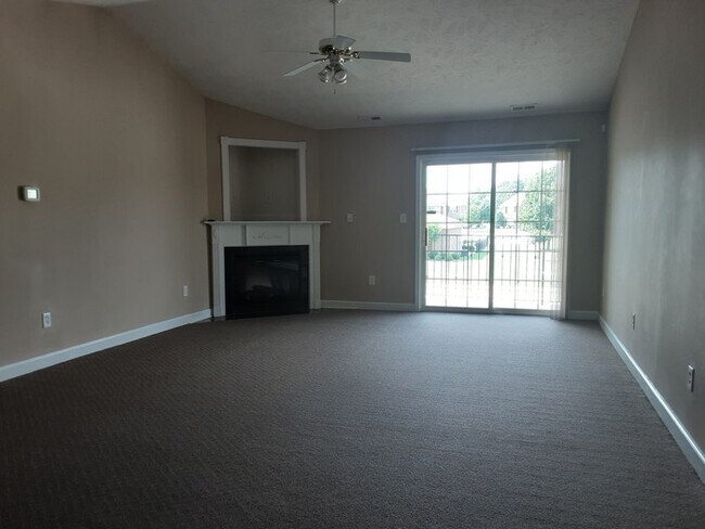 Building Photo - 1720-202 Renwick Dr