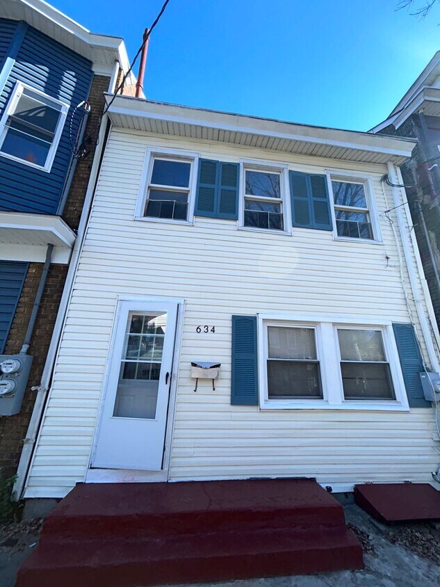 Primary Photo - 634 Lamberton St