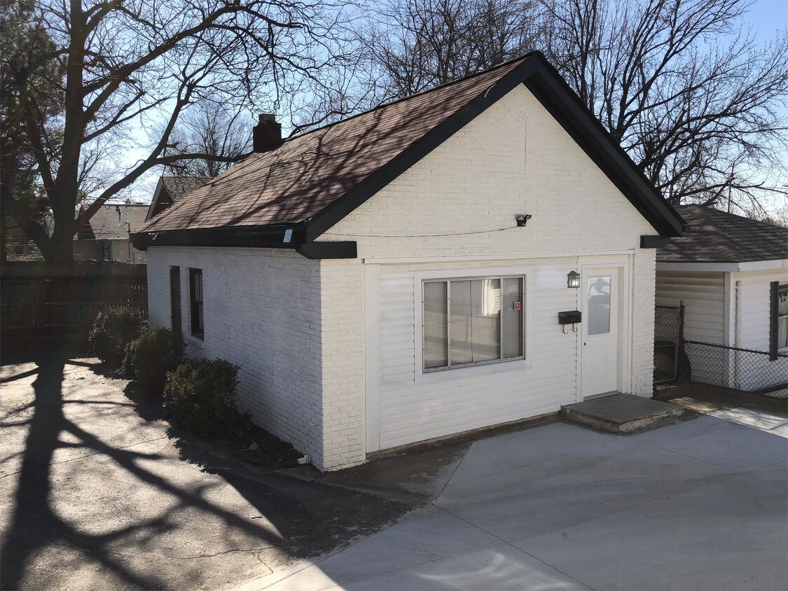 Foto principal - 2112 E 15th St