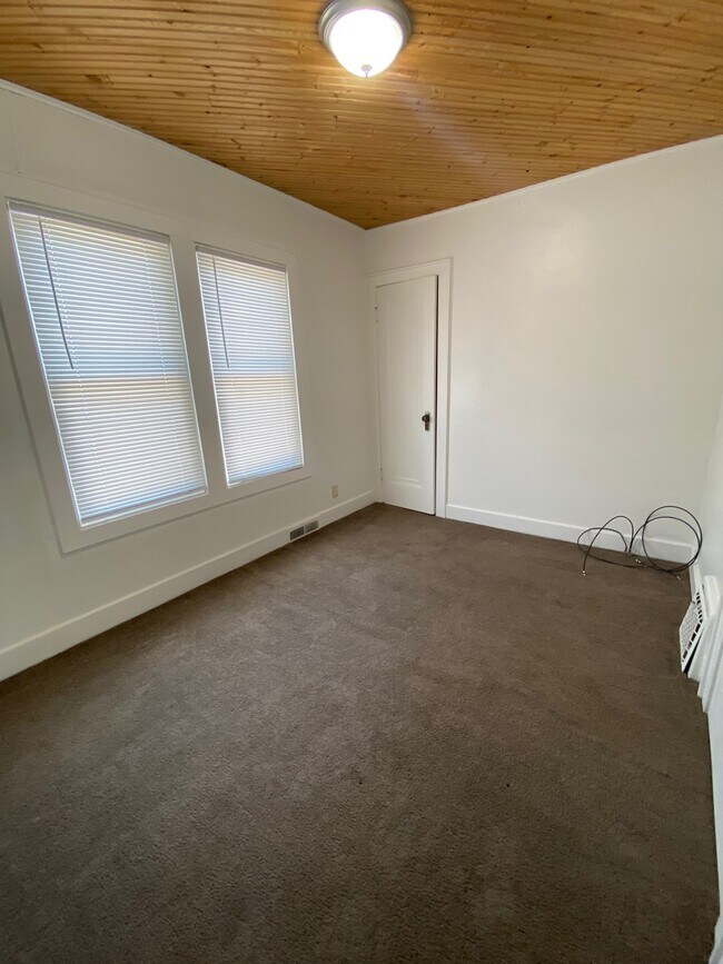 Dormitorio 1 (nivel principal) - 1223 Reed Ave