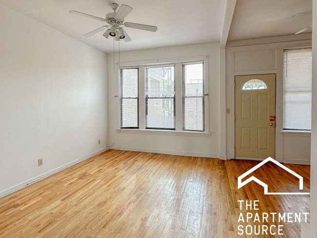 Foto del edificio - 3054 N Greenview Ave