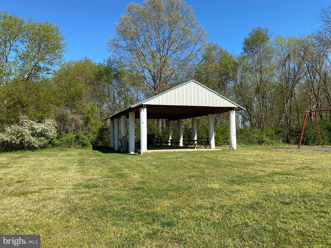 Primary Photo - 2018 Oldfield Point Rd