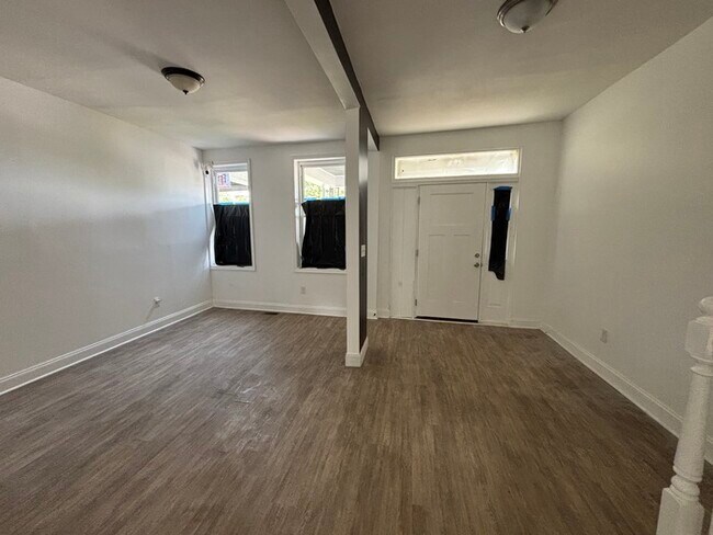Foto del edificio - 5 bedroom townhome