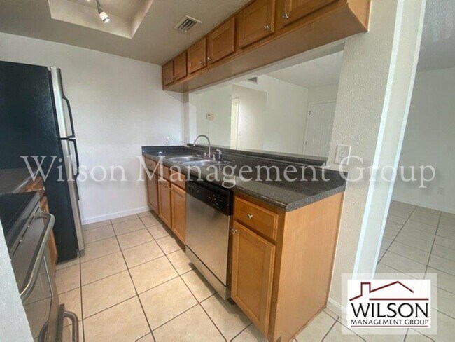 Building Photo - 2 br, 1 bath House - 115 East Smith Street #8