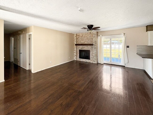 Foto del edificio - 200 W Rojo Dr