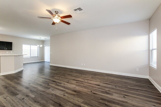 Foto del edificio - 14576 W Gelding Dr