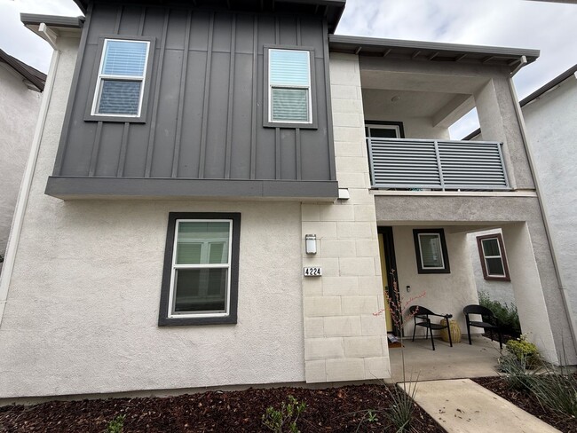 Building Photo - Pristine Condo in Monterey Village Gated Community