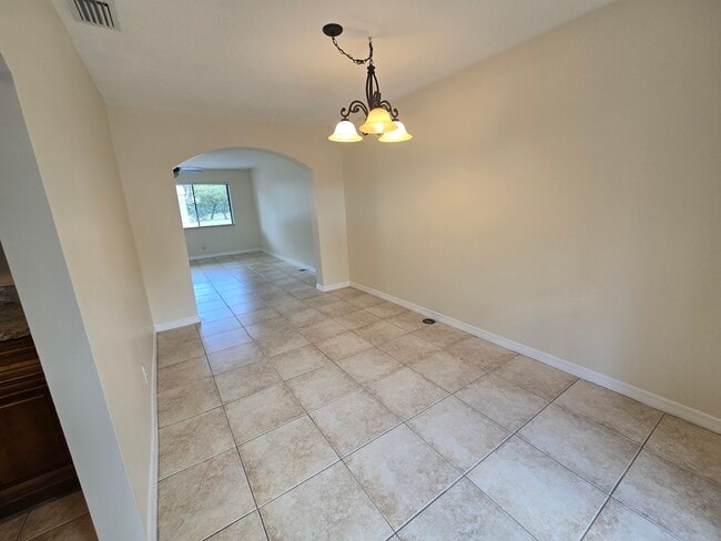 Building Photo - 703 Riverside Dr