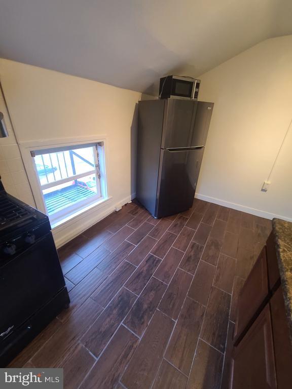 Building Photo - 403 Pennington Ave