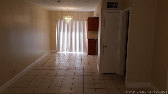 Foto del edificio - 5323 NW 27th St