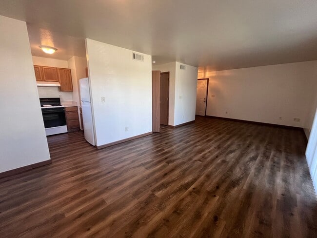Building Photo - 217 Tanglewood Dr