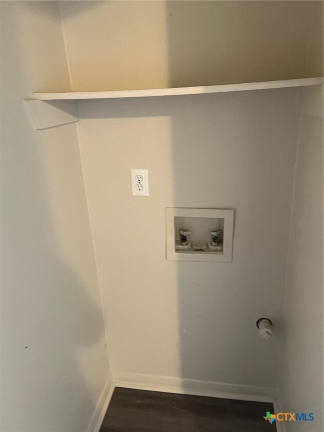 Foto del edificio - 2811 Cantabrian Dr