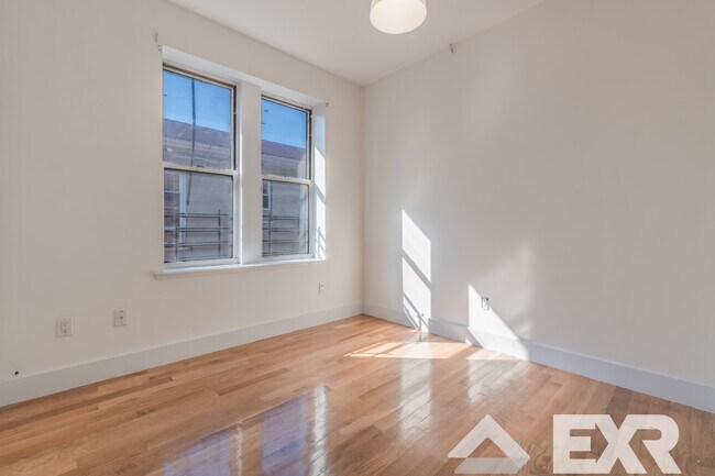 Building Photo - 355 E 48th St