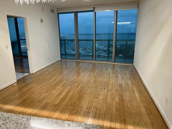 Foto del edificio - 888 Biscayne Blvd