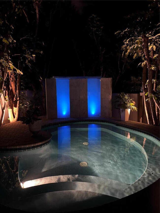 Foto del edificio - 1800 Admirals Way