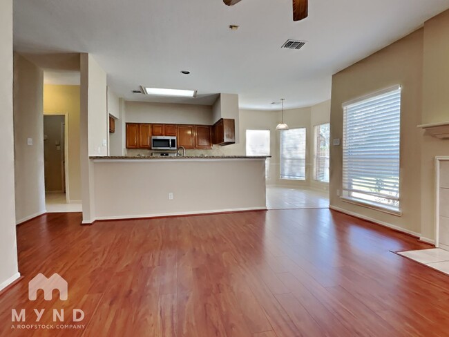 Foto del edificio - 6326 Oakburl Ln