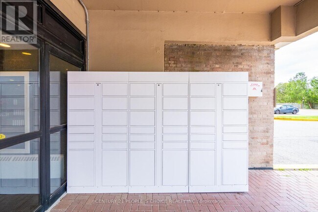 Photo du bâtiment - 3390 Weston Rd