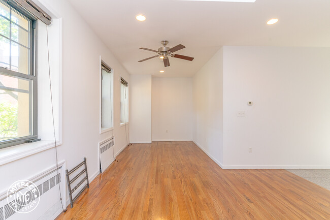 Building Photo - 68-10 58th Ave