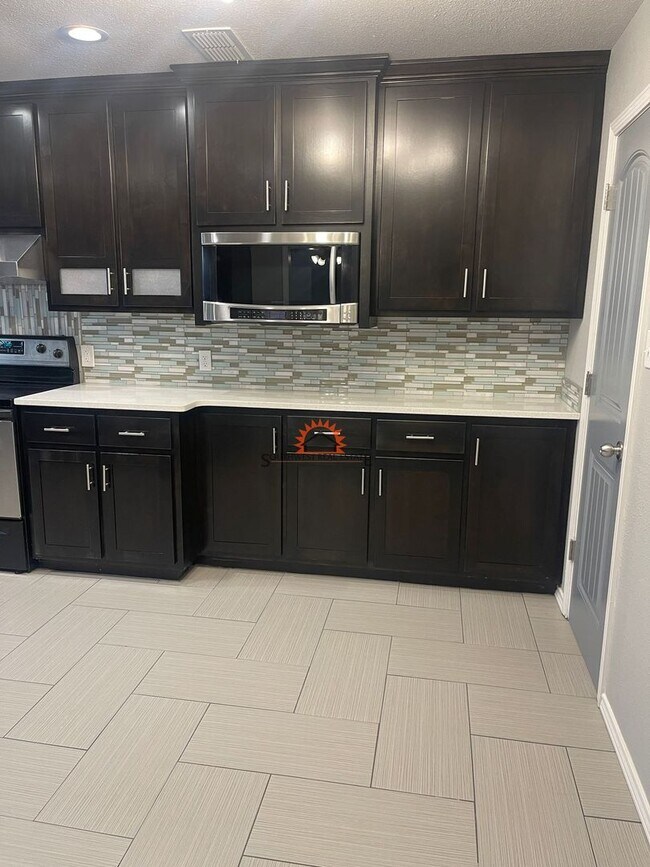 Building Photo - 900 Cameo