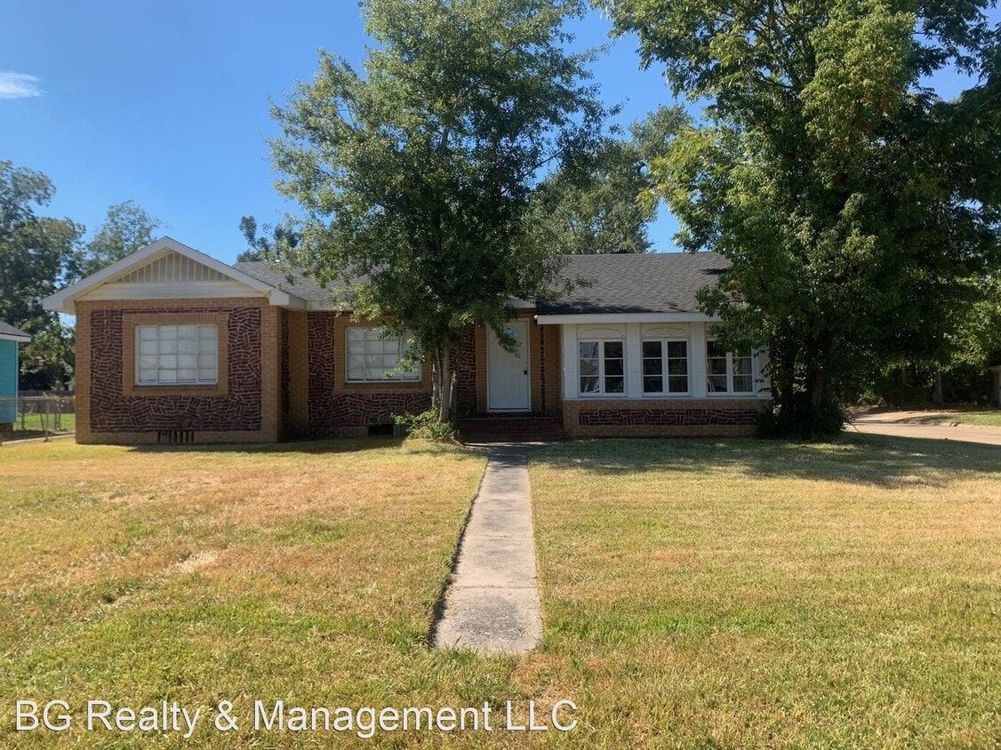 2 br, 1 bath House 1724 Moss St House Rental in Lake Charles, LA