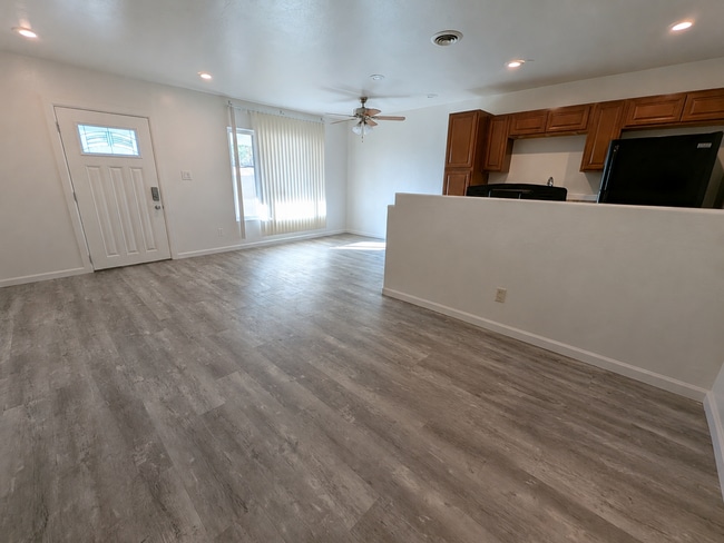 Building Photo - 1418 S Stanley Pl