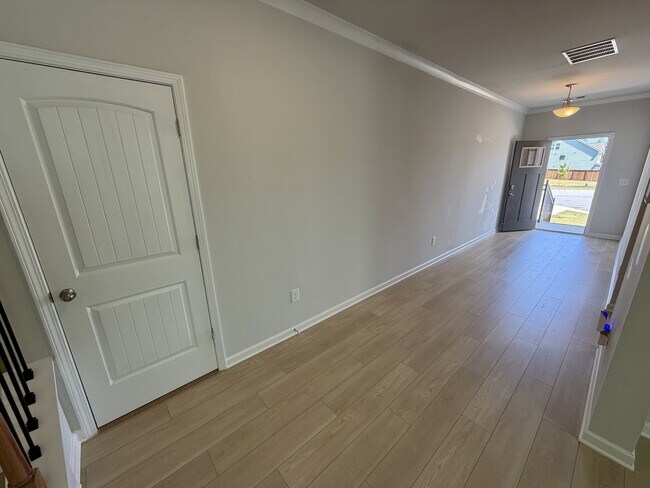 Building Photo - 540 Teversham Dr