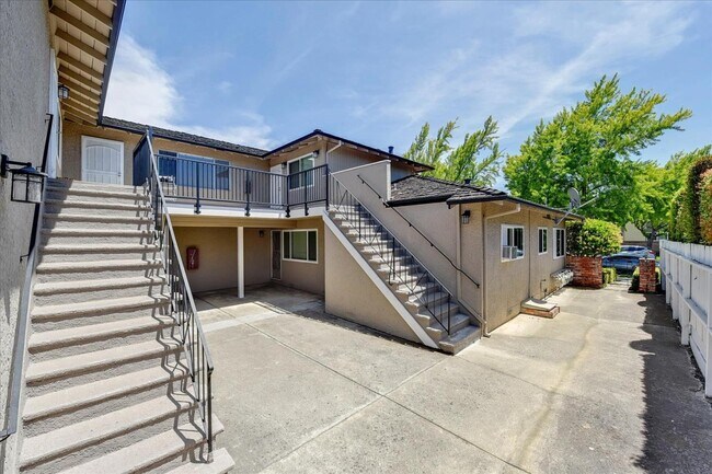 Building Photo - 1691 Ontario Dr