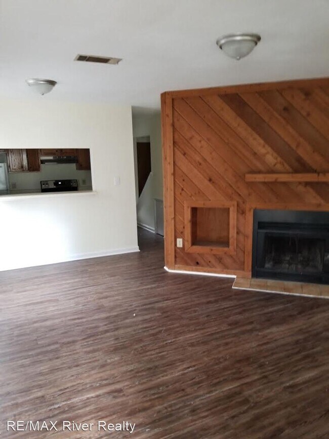 Building Photo - 2 br, 1.5 bath House - 309 Lake Ave