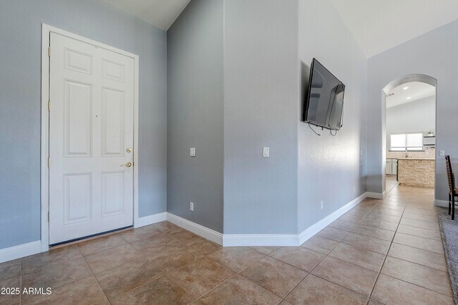 Building Photo - 3121 E Hackamore St