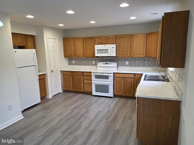 Building Photo - 612 Pendleton Ln