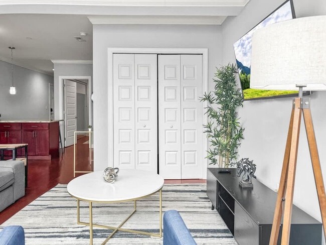 Building Photo - 606 S 2nd St