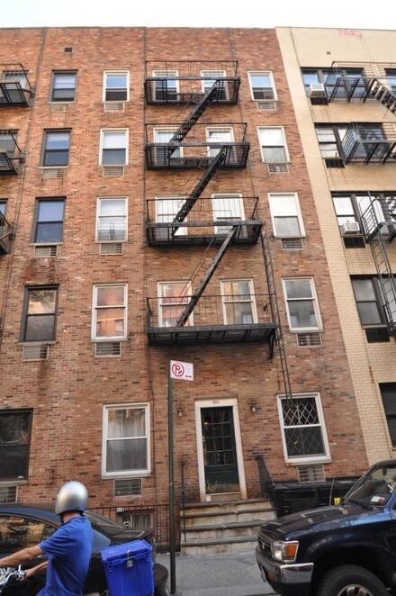 Building Photo - 520 E 88th St