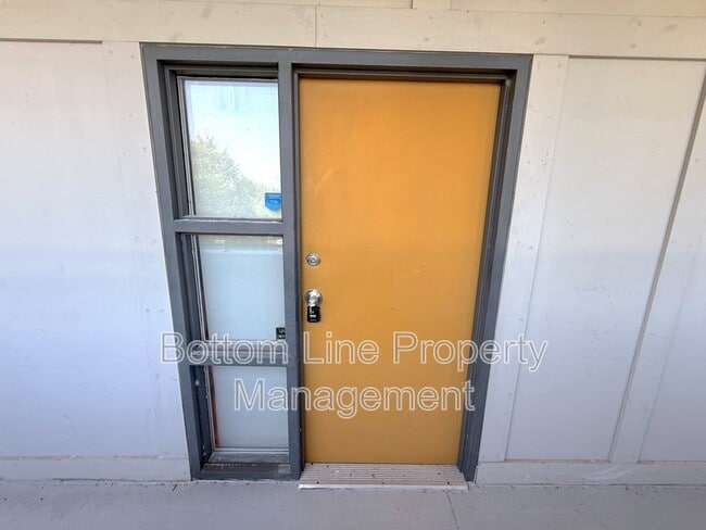 Photo - 514 W 10th St Apartment