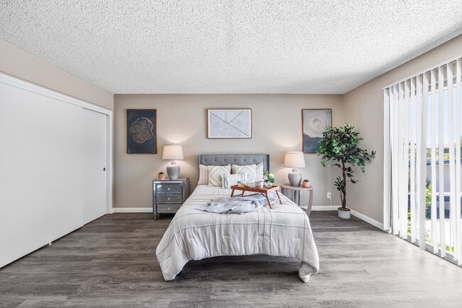 Building Photo - Sun City Gardens - 55+ Active Adult Apartm...