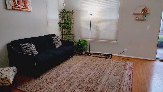 Foto del edificio - 1151 Regency Ct