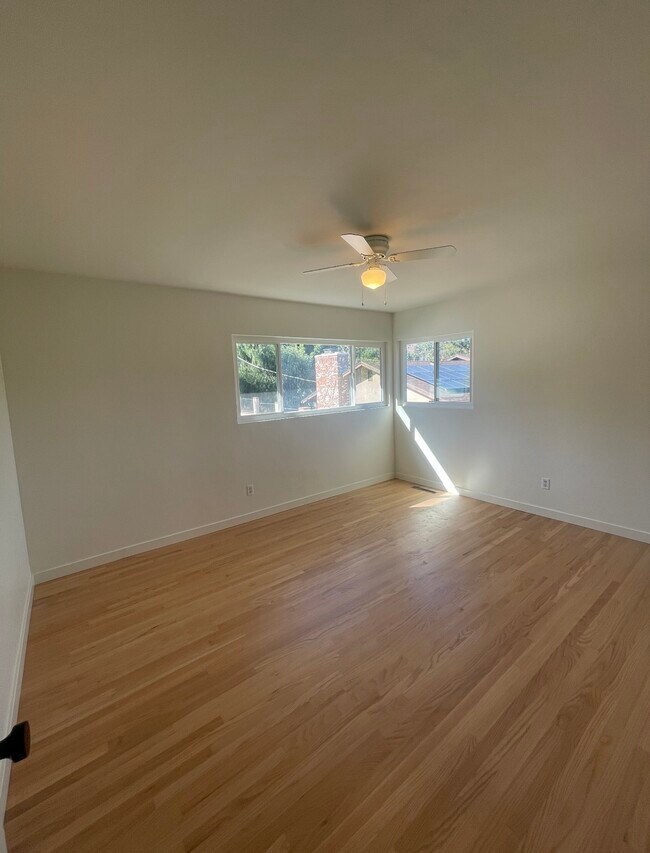 Building Photo - 3905 Calavo Dr