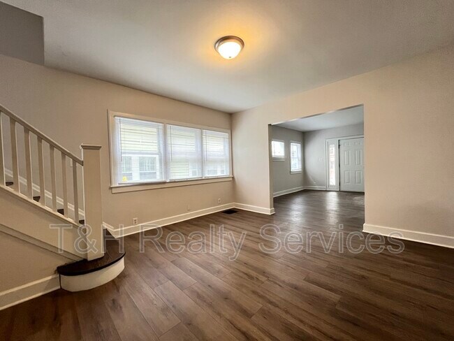 Building Photo - 3667 Birchwood Ave