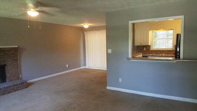 Foto del edificio - 4BR/2BA Split Level in Stone Mountain