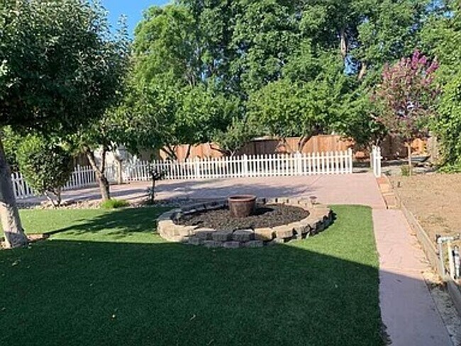 Foto del edificio - CAMBRIAN AREA - Beautifully Maintained 3-B...