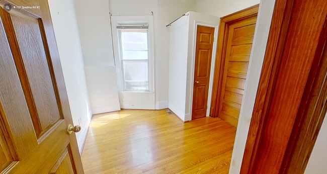 Photo du bâtiment - 157 Spadina Rd