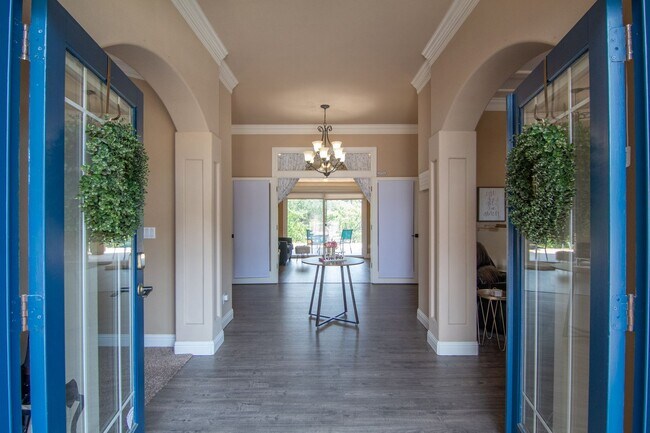 Building Photo - Fully Furnished 4 Bedroom Home with Pool!!!