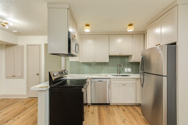 Building Photo - 2305 55th St