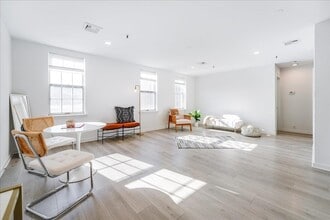 Building Photo - 1024 Clinton St